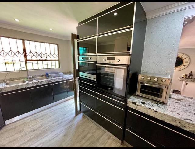 5 BEDROOM HOUSE FOR SALE IN NOORDHEUWEL